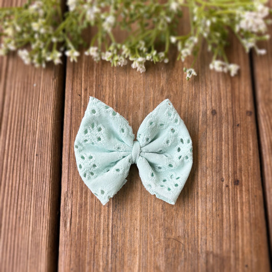 Tiffany Eyelet - Single Piggie
