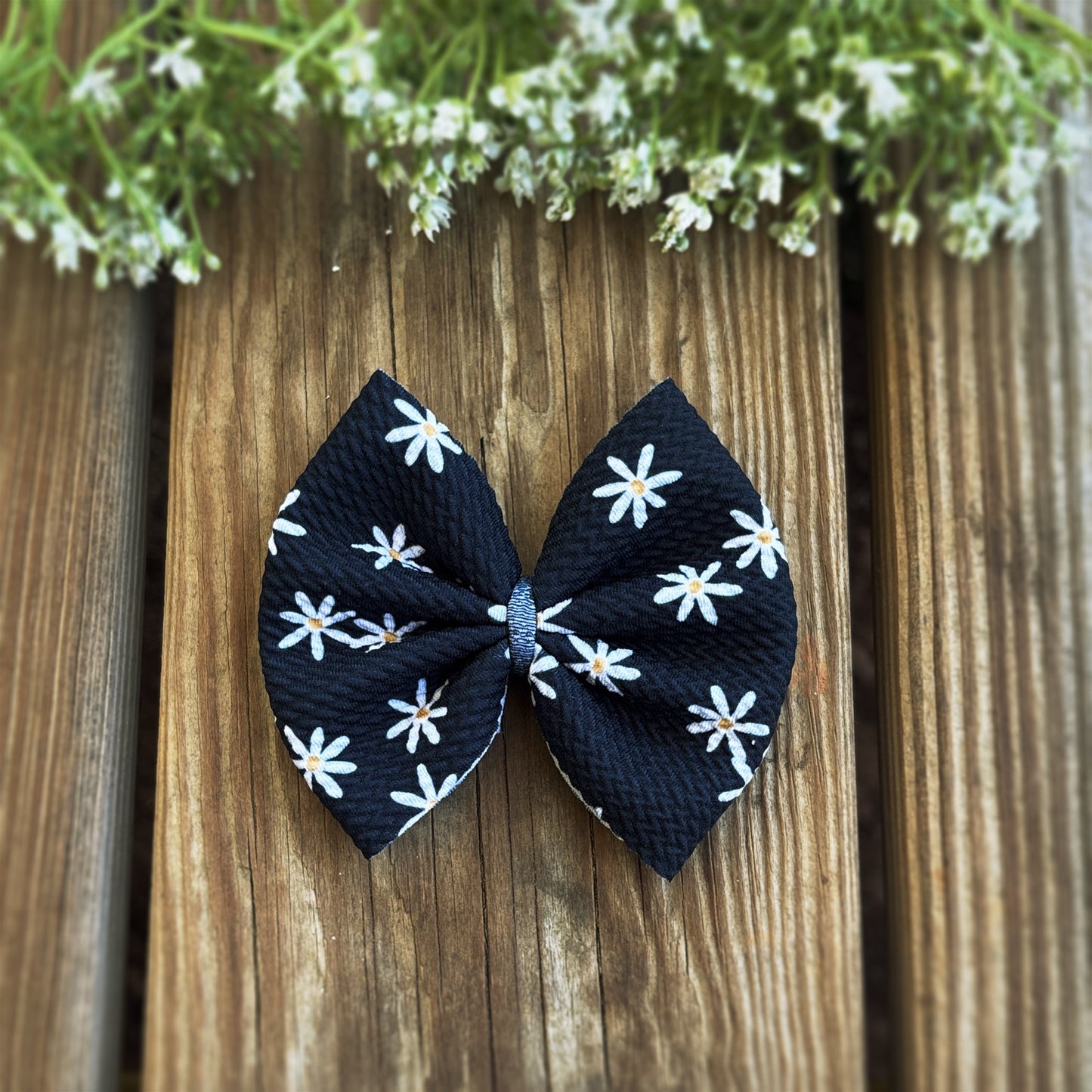 Black Daisies - Small Bow